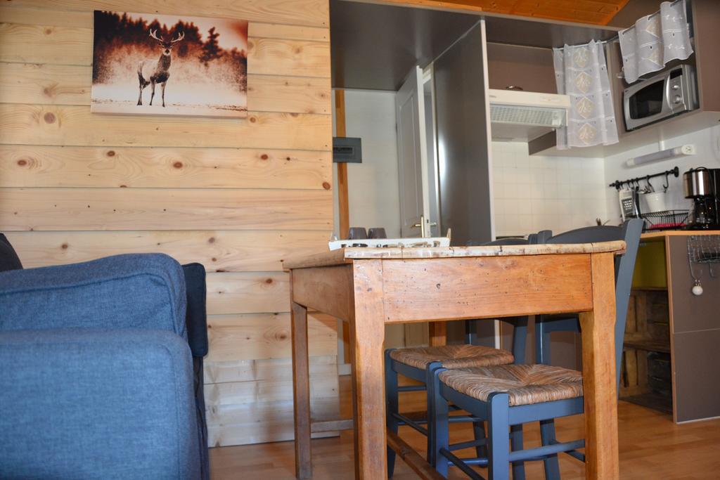 Camping La Mare Aux Fees Hotel Roquefeuil Exterior photo