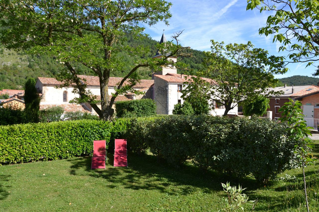Camping La Mare Aux Fees Hotel Roquefeuil Exterior photo