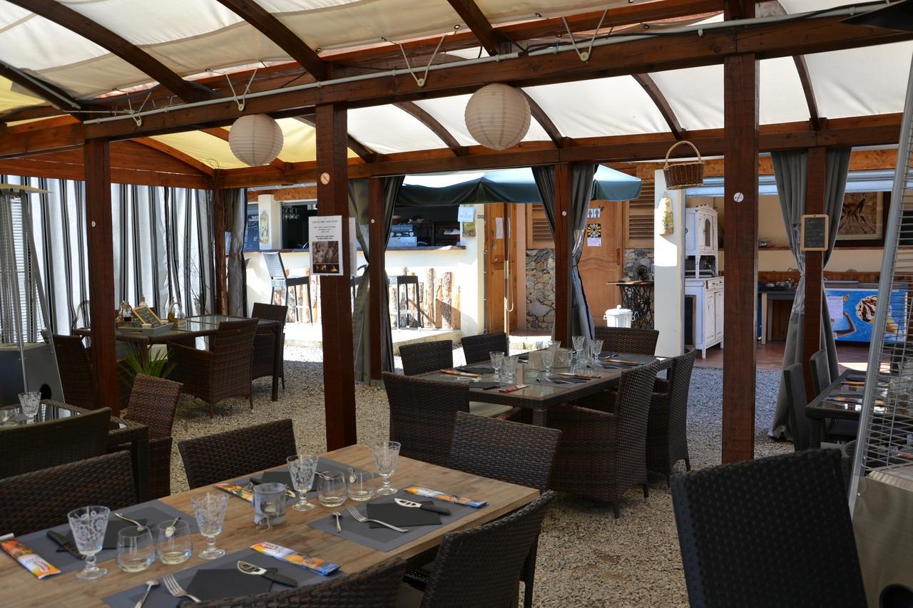Camping La Mare Aux Fees Hotel Roquefeuil Exterior photo